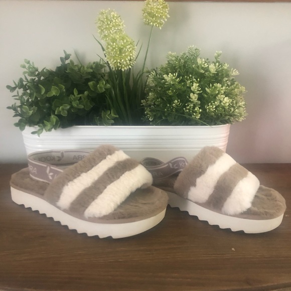 UGG Shoes - Koolaburra by Ugg Fuzz’n Lt Brown Cream Stripe Faux Fur Slippers Womens Size 7